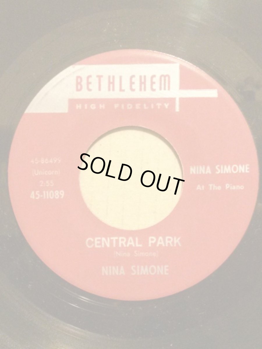 画像2: NINA SIMONE  ♪HE'S GOT THE WHOLE WORLD IN HIS HANDS♪ (2)