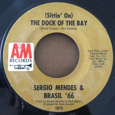 画像1: SERGIO MENDES ＆ BRASIL ’66 ♪ (SITTIN’ ON) THE DOCK OF THE BAY ♪ (1)